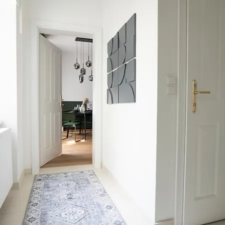 Pet-friendly Flat Near Belvedere Apartment Vienna