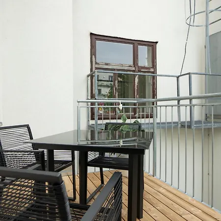 Pet-friendly Flat Near Belvedere
