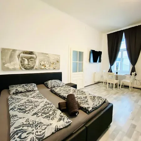Economic 3p Lg Apartment *
