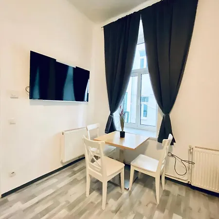 Economic 3p Lg Apartment