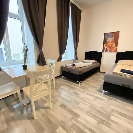 Economic 3p Lg Apartment *