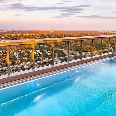 Luxury Penthouse I Rooftop Pool I Self Check-in
