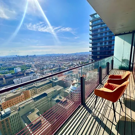 Luxury Penthouse I Rooftop Pool I Self Check-in Apartment
