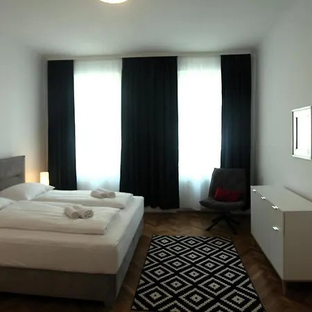 Schoene Dreizimmerwohnung Direkt Am Augarten Apartment *