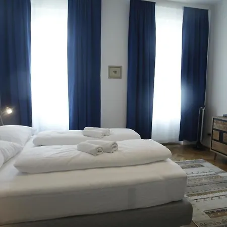 Schoene Dreizimmerwohnung Direkt Am Augarten Apartment