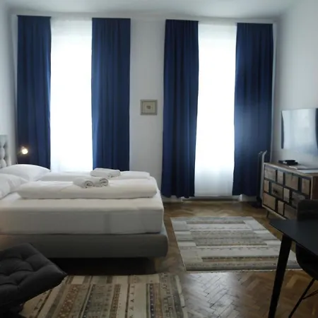 Schoene Dreizimmerwohnung Direkt Am Augarten *
