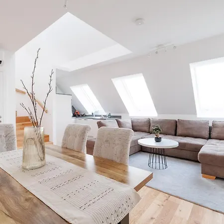 Symphony 39 - Modern Loft With Terrace And Grill In Location