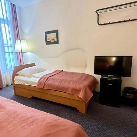 Hotel Very Apartments, 5 Min To Center, No Reception