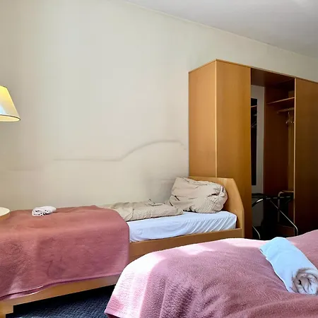 Hotel Very Apartments, 5 Min To Center, No Reception 3*