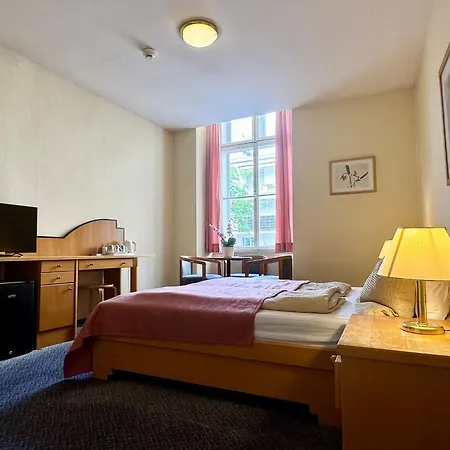 Very Apartments, 5 Min To Center, No Reception 3*