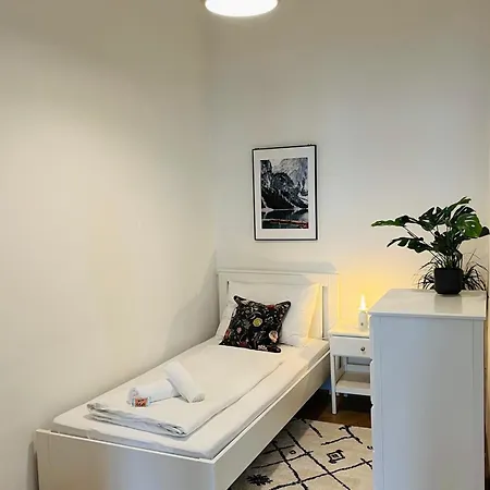 Bloom - Cozy Apartment, 5 Stops To Center *