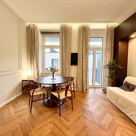 Appartement With Balcony Next Augarten Park Wenen