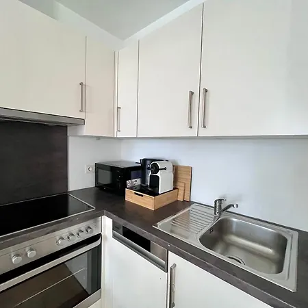 Apartment Funky Near Station Free Parking