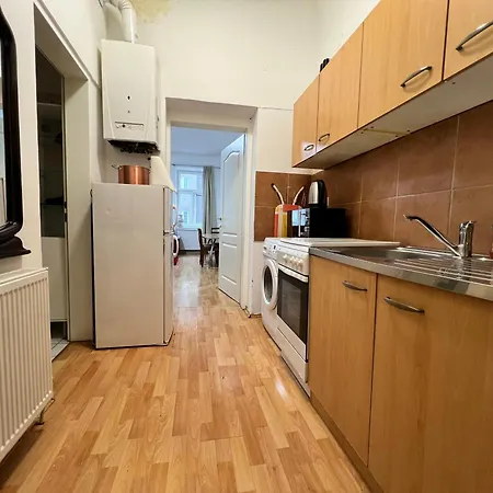 Apartment Cozy 2br Apt- Near Danube River *