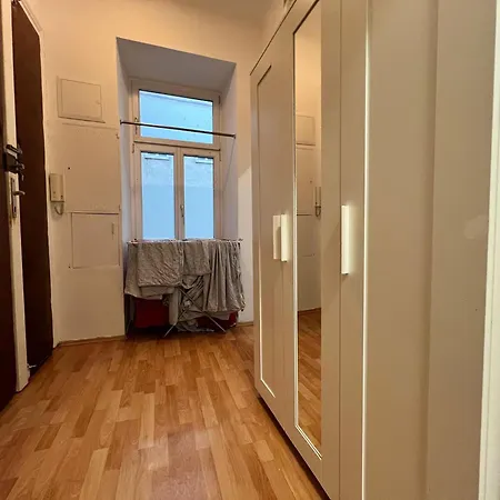 Cozy 2br Apt- Near Danube River Vienna