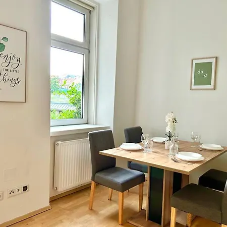 Apartment 50 M2 Stylish With Free Parking & Netflix