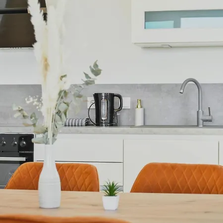 Luxury Penthouse I Rooftop Pool I Self Check-in Apartment Wien