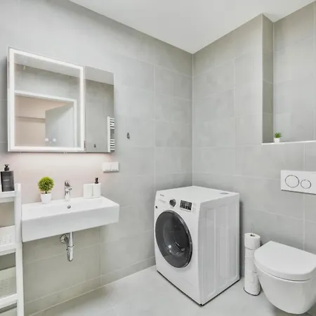 Luxury Penthouse I Rooftop Pool I Self Check-in Wien
