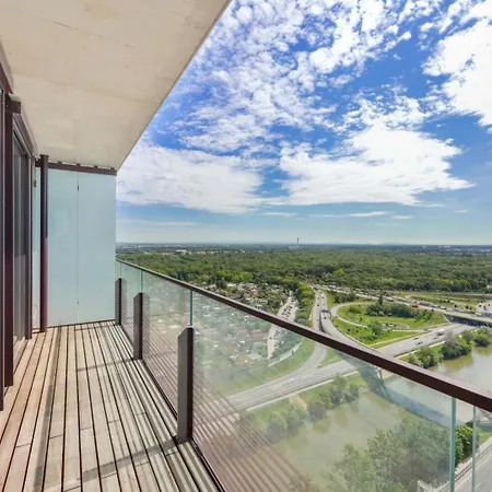 Luxury Penthouse I Rooftop Pool I Self Check-in *