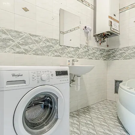 Brilliant 2br Apt. Near Akh-hospital Apartament