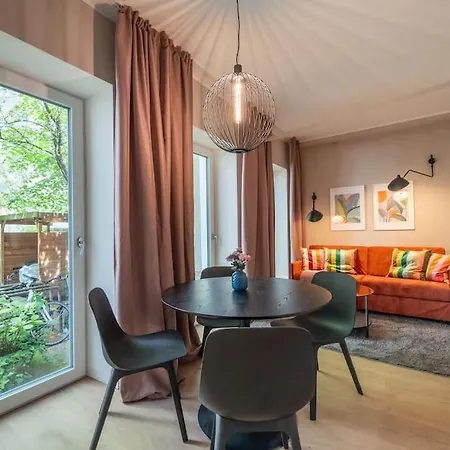 Robert I Levestate Apartment *