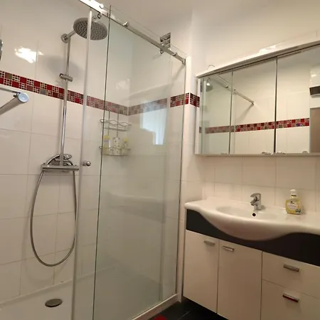 Exclusive Serviced Flat On Taborstrasse Apartment