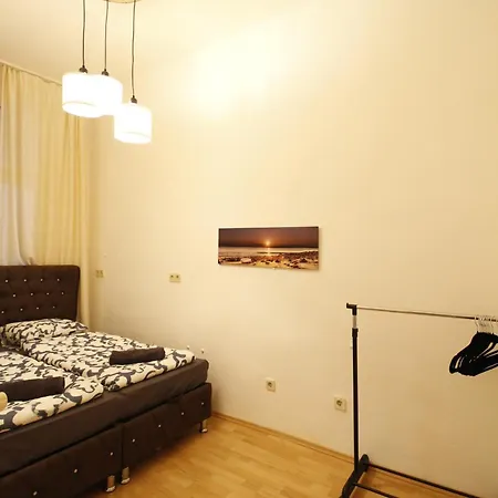 Comfortable Near Schonbrunn Palace Homestay *