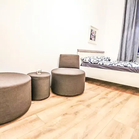 Homestay Comfortable In The Alterlaa Area Lv6 *