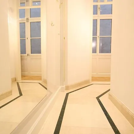 Apartment Luxurious In Center Kn *