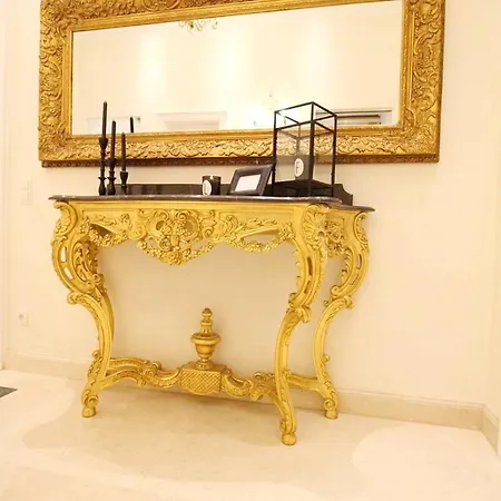 Luxurious In Center Kn *