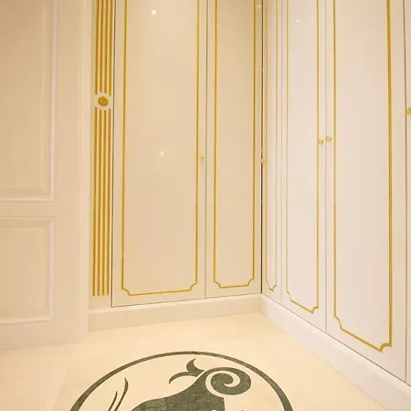 Luxurious In Center Kn Apartment *