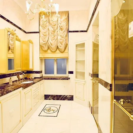 Luxurious In Center Kn *