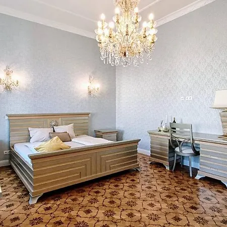 Luxurious In Center Kn *
