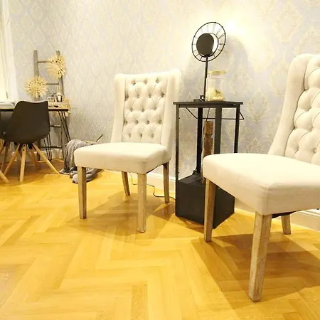 Luxurious In Center Kn Apartment