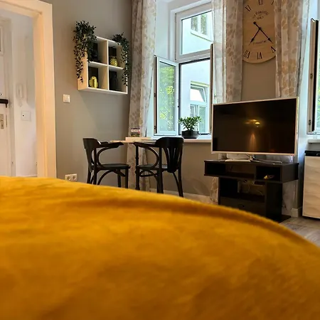 Urban-elegance Silent-garden Apartment