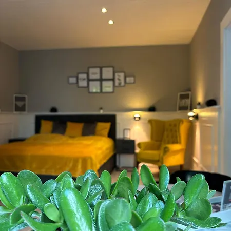 Urban-elegance Silent-garden Apartment Vienna