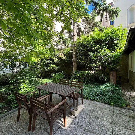 Urban-elegance Silent-garden Apartment Vienna