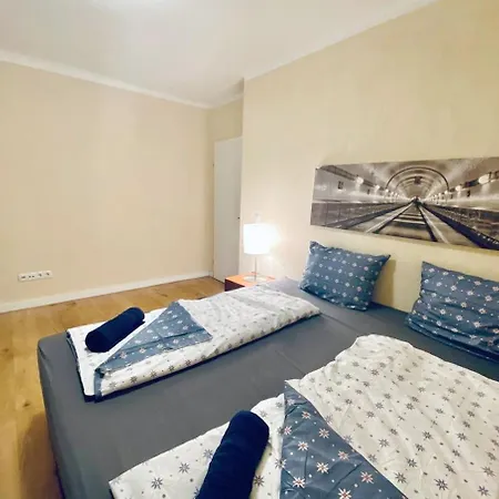 Tripel In Floridsdorf Area Homestay *