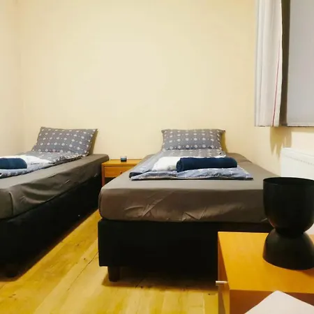 Tripel In Floridsdorf Area Homestay *