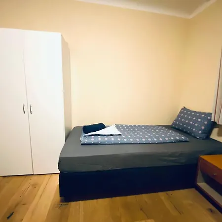 Tripel In Floridsdorf Area Homestay