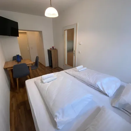 Nearby Trainstation Meidling Apartment