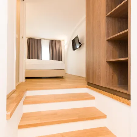 Apartament Castellez 1020 *