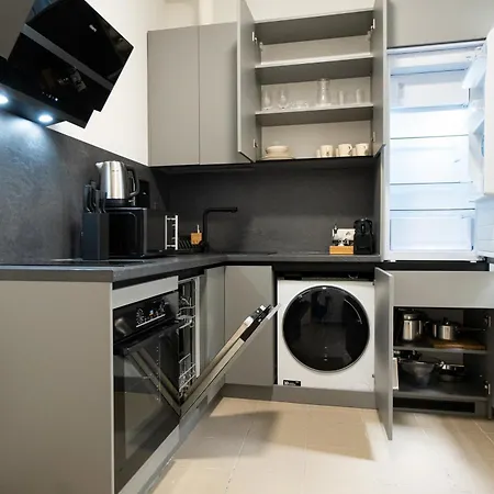 Pet-friendly Modern Near Belvedere Apartment *