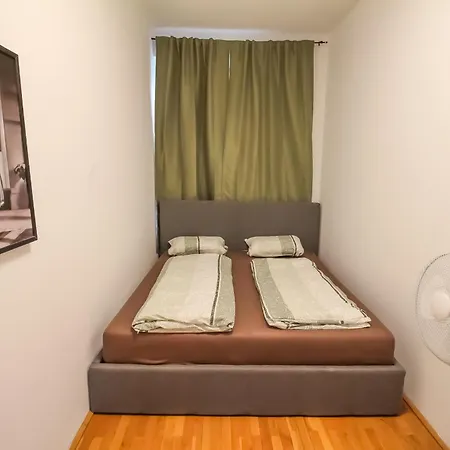 Comfort In Liesing Area Apartment *
