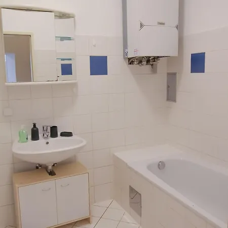 Comfort In Liesing Area Apartment