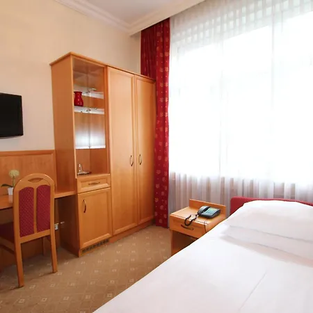 Corvinus - Newly Renovated Viena