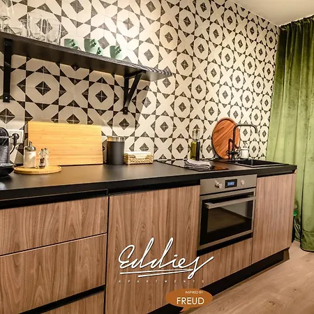 Apartment Eddie's Design *