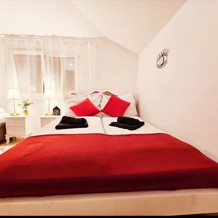 Vila With Pool - Big Garden - Barbecue - Free Parking *