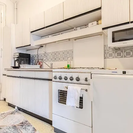 Vintage 1br With Shared Garden - U6 Metro & Danube Apartment