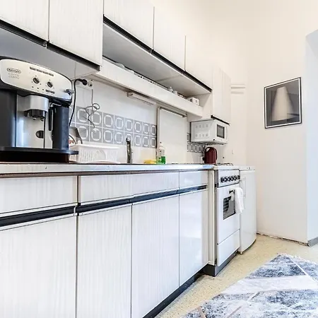 Vintage 1br With Shared Garden - U6 Metro & Danube Apartment